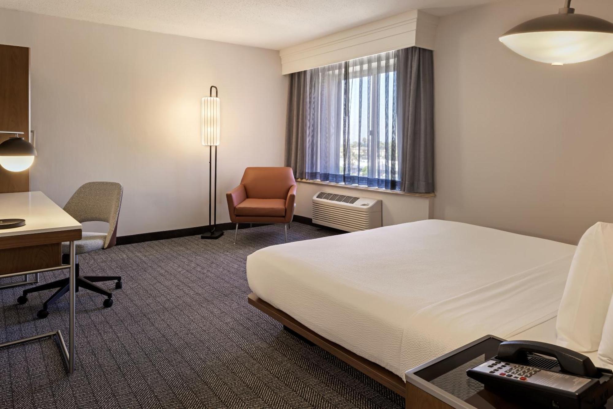 Courtyard By Marriott Baldwin Park Hotel Bagian luar foto